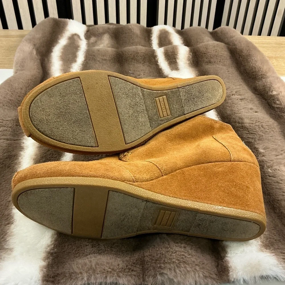 Women's TOMS Tan Suede Ankle Boots, Sz W10